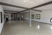 A LOUER local commercial de 250m2  en bord de la route principale avec parking à by pass contact Francia  034 02218 69