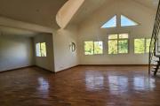 EN LOCATION - un appartement duplex de type T5 situé à Faravohitra. Contact Mr Jacky 0340244304