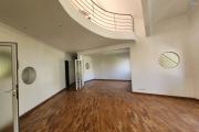 EN LOCATION - un appartement duplex de type T5 situé à Faravohitra. Contact Mr Jacky 0340244304