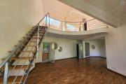 EN LOCATION - un appartement duplex de type T5 situé à Faravohitra. Contact Mr Jacky 0340244304
