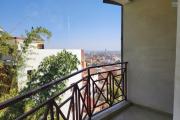 EN LOCATION - un appartement duplex de type T5 situé à Faravohitra. Contact Mr Jacky 0340244304
