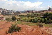 A VENDRE beau terrain de 960m2 dans un quartier calme à Ambohimangakely
