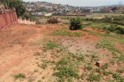 A VENDRE beau terrain de 960m2 dans un quartier calme à Ambohimangakely