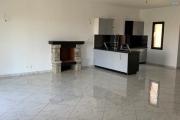 Une villa F5 dans une à étage à Ambatobe ( CONTACT LALAINA 034 08 583 76 )