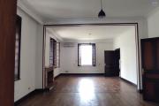 A LOUER une belle propri&eacute;t&eacute; de 1500m2 avec grande villa de type F8  en plein centre ville a ankadifotsy ambatomitsangana contact Francia