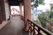 A LOUER une belle propri&eacute;t&eacute; de 1500m2 avec grande villa de type F8  en plein centre ville a ankadifotsy ambatomitsangana contact Francia