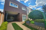 En location villa meublée de standing type F6 avec piscine à 5 minutes de l'aéroport Ivato. Contact rapide Mr Jacky. NON DISPONIBLE