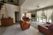 En location villa meublée de standing type F6 avec piscine à 5 minutes de l'aéroport Ivato. Contact rapide Mr Jacky 034 02 443 04