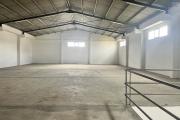 Un entrep&ocirc;t de 750m2 &agrave; Ankorondrano ( CONTACT LALAINA 034 08 583 76 )