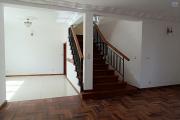 A LOUER une maison F5 avec parking à Tsimbazaza, contact Francia 034 02 218 69