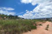 A vendre, terrain 1700 m2, bord de route sur Ilafy ( contact Felana 0341654755)