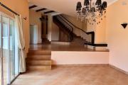 Une villa F5 avec piscine &agrave; Ambohibao ( CONTACT LALAINA )