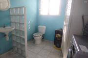 A louer villa F4 meubl&eacute;e &eacute;quip&eacute;e dans la r&eacute;sidence Panoramique Ambatobe-Antananarivo - toilette buanderie
