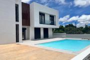 Une villa neuve F7 neuve avec piscine &agrave; Alasora
