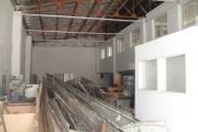 A louer entrepôt de 355m2 sur 2 niveaux dans une zone commerciale à ANKORONDRANO