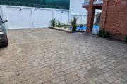 A LOUER - SUPERBE VILLA T4 MEUBLEE DE STYLE TRADITIONNELLE AVEC PISCINE CHAUFFEE A AMBOHIBAO