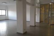 A louer, un local de 112 m2 dans un immeuble en bord de route principale sur Ambohibao Antananarivo