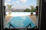 Une villa F7 avec piscine &agrave; d&eacute;bordement sur la hauteur d'Ambatobe