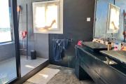 Une villa F7 avec piscine &agrave; d&eacute;bordement sur la hauteur d'Ambatobe