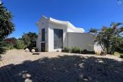 Une villa F7 avec piscine &agrave; d&eacute;bordement sur la hauteur d'Ambatobe