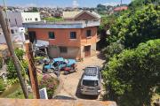 A VENDRE - Une propri&eacute;t&eacute; avec 2 maisons &agrave; r&eacute;nover &agrave; Antanetibe Ivato pr&egrave;s de PAON D'OR