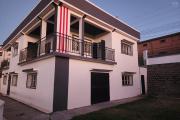 A VENDRE - UNE MAISON A ETAGE RENOVEE DE TYPE F9 BORD DE ROUTE PAVEE SITUEE A ANDRANORO AMBOHIBAO