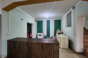 A VENDRE - UNE MAISON A ETAGE RENOVEE DE TYPE F9 BORD DE ROUTE PAVEE SITUEE A ANDRANORO AMBOHIBAO