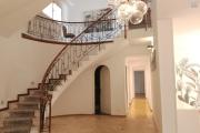 Une villa F6 de prestige meubl&eacute;e et &eacute;quip&eacute;e avec piscine &agrave; Androhibe ( lalaina@ofim.mg)