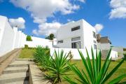 Vente d'une villa F4 neuve d'architecture moderne sur un terrain de 1 259 m2 &agrave; Ilafy Antsapandrano