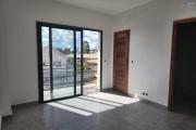 A louer un spacieux appartement F1 avec un jardin privatif dans un immeuble neuf de standing à proximité immédiate des commodités situé à Talatamaty