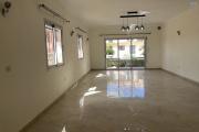 A louer deux grandes villas avec piscine à Antsobolo Ambatomaro