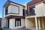 Une villa F6 de standing avec piscine à Ambatobe