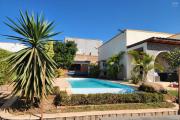 A louer magnifique villa de plain-pied F4 semi-meubl&eacute;e avec piscine et belle vue d&eacute;gag&eacute;e &agrave; Ambatobe Manazary