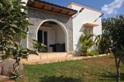 A louer magnifique villa de plain-pied F4 semi-meubl&eacute;e avec piscine et belle vue d&eacute;gag&eacute;e &agrave; Ambatobe Manazary