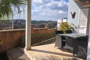A louer magnifique villa de plain-pied F4 semi-meubl&eacute;e avec piscine et belle vue d&eacute;gag&eacute;e &agrave; Ambatobe Manazary