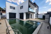 A louer superbe villa neuve de standing type F5 avec piscine à Mandrosoa Ivato