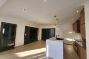 A louer superbe villa neuve de standing type F5 avec piscine à Mandrosoa Ivato