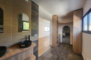 A louer superbe villa neuve de standing type F5 avec piscine à Mandrosoa Ivato