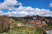 A vendre une superbe villa neuve &agrave; &eacute;tage type F6 facile d'acc&egrave;s &agrave; quelques minute de By Pass situ&eacute; &agrave; Alasora