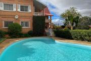 Une villa F6 de type traditionnel avec piscine à Ambatobe