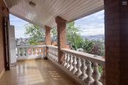 Une villa F6 de type traditionnel avec piscine à Ambatobe