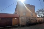 À LOUER – Grande villa semi-meublée avec studio à Soamananety Ambohidratrimo.