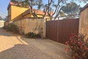 À LOUER – Grande villa semi-meublée avec studio à Soamananety Ambohidratrimo.