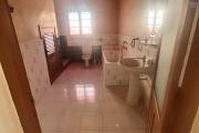 À LOUER – Grande villa semi-meublée avec studio à Soamananety Ambohidratrimo.