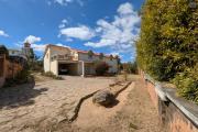 OFIM met en vente une magnifique villa &agrave; &eacute;tage type F6 avec vue panoramique sur le lac de Mamamba dans un cadre exceptionnel pour une vie de confort situ&eacute;e &agrave; Ambohibao proximit&eacute; de l'&eacute;cole primaire fran&ccedil;aise C et centre commercial LEADER PRICE