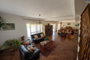 OFIM met en vente une magnifique villa &agrave; &eacute;tage type F6 avec vue panoramique sur le lac de Mamamba dans un cadre exceptionnel pour une vie de confort situ&eacute;e &agrave; Ambohibao proximit&eacute; de l'&eacute;cole primaire fran&ccedil;aise C et centre commercial LEADER PRICE