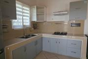 Villa plain-pied F4 avec piscine b&acirc;tie sur un terrain de 525 m2 &agrave; vendre - Manazary Ambatobe