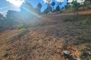 A vendre magnifique terrain de 6 230 m2 sis à Anjomakely Ivato, idéalement situé en bord de route pavée, offrant un accès facile à tout type de véhicule.
