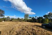 A vendre magnifique terrain de 6 230 m2 sis à Anjomakely Ivato, idéalement situé en bord de route pavée, offrant un accès facile à tout type de véhicule.