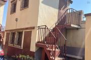 A vendre une propri&eacute;t&eacute; polyvalente F7 au bord de la route &agrave; Ampitatafika.